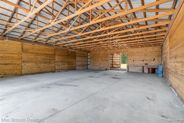 892 W Barnes Lake Road, Columbiaville, MI 48421