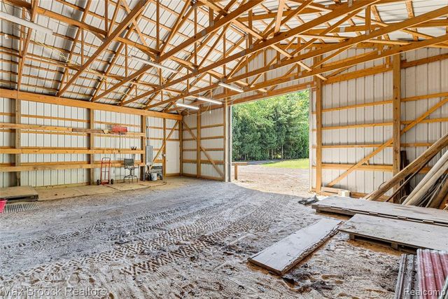 892 W Barnes Lake Road, Columbiaville, MI 48421