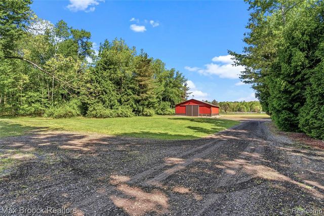 892 W Barnes Lake Road, Columbiaville, MI 48421