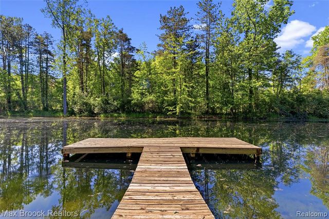 892 W Barnes Lake Road, Columbiaville, MI 48421