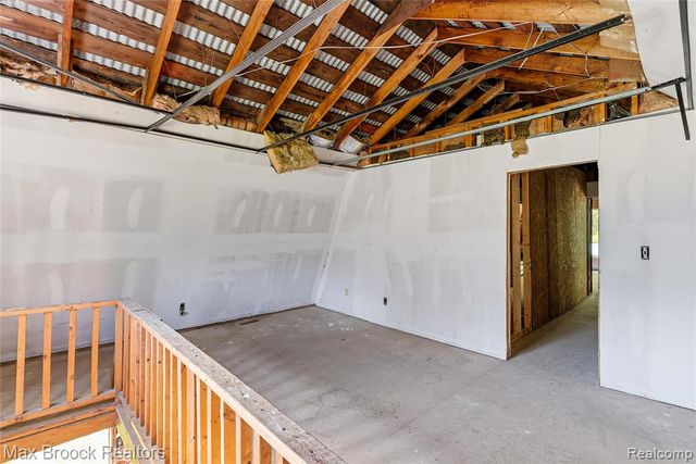 892 W Barnes Lake Road, Columbiaville, MI 48421