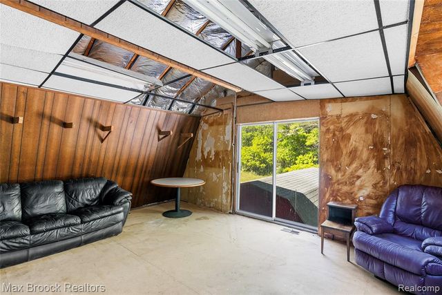 892 W Barnes Lake Road, Columbiaville, MI 48421