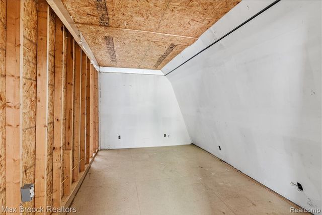 892 W Barnes Lake Road, Columbiaville, MI 48421