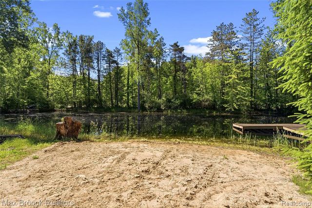 892 W Barnes Lake Road, Columbiaville, MI 48421