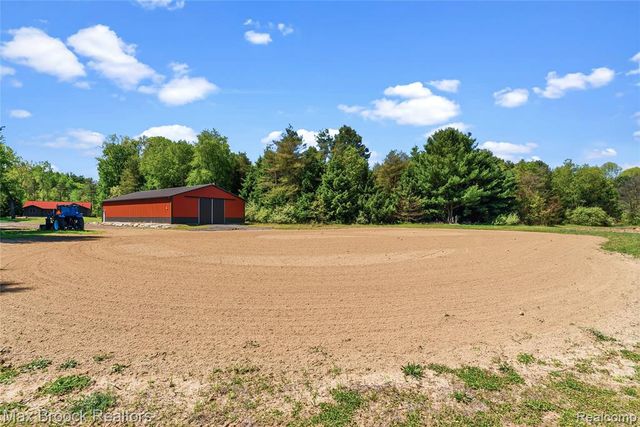 892 W Barnes Lake Road, Columbiaville, MI 48421