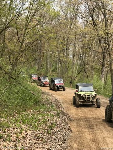 892 W Barnes Lake Road, Columbiaville, MI 48421
