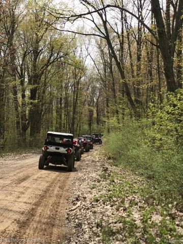 892 W Barnes Lake Road, Columbiaville, MI 48421