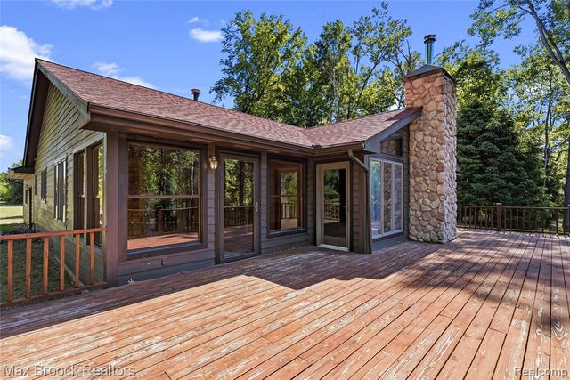 892 W Barnes Lake Road, Columbiaville, MI 48421