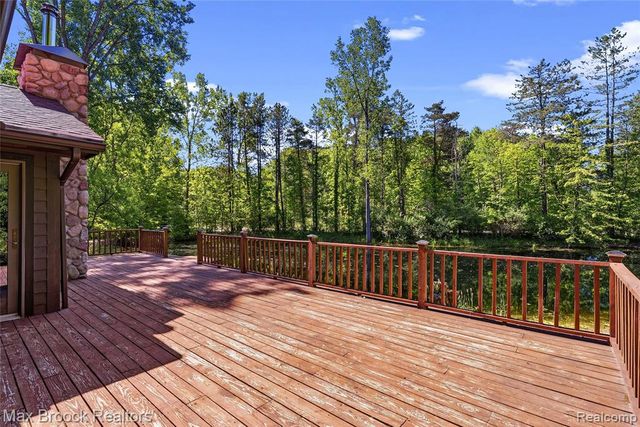 892 W Barnes Lake Road, Columbiaville, MI 48421