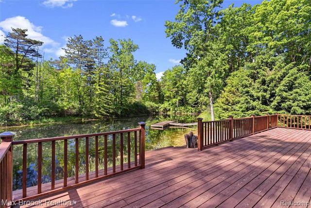 892 W Barnes Lake Road, Columbiaville, MI 48421