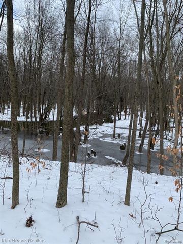 892 W Barnes Lake Road, Columbiaville, MI 48421