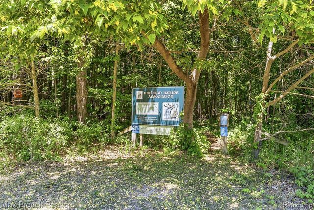 892 W Barnes Lake Road, Columbiaville, MI 48421