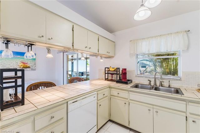 315 NW 7th TER, Cape Coral, FL 33993