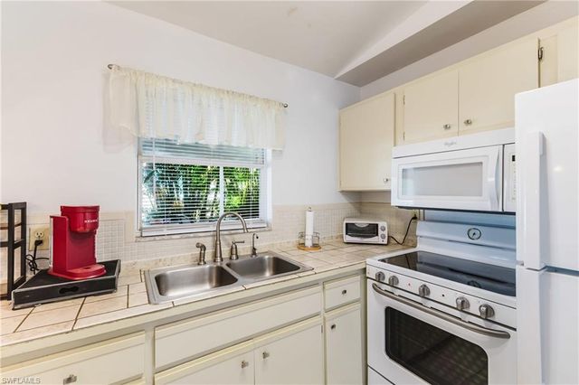 315 NW 7th TER, Cape Coral, FL 33993