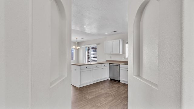 7039 Husky Drive NE, Rio Rancho, NM 87144
