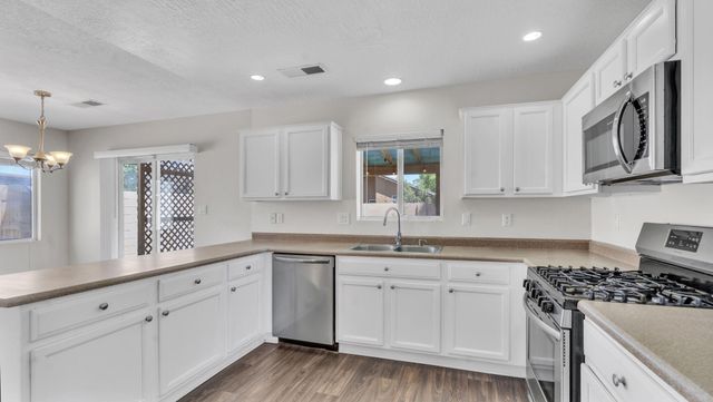 7039 Husky Drive NE, Rio Rancho, NM 87144