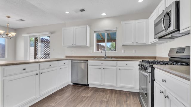 7039 Husky Drive NE, Rio Rancho, NM 87144