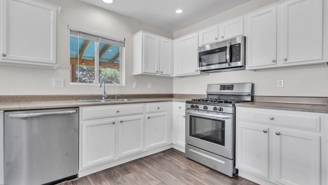7039 Husky Drive NE, Rio Rancho, NM 87144