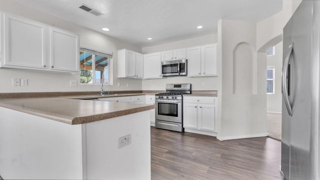 7039 Husky Drive NE, Rio Rancho, NM 87144
