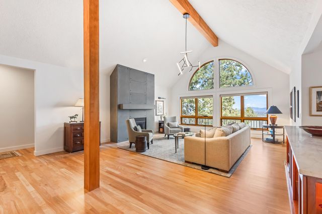 1200 NW Constellation Drive, Bend, OR 97703