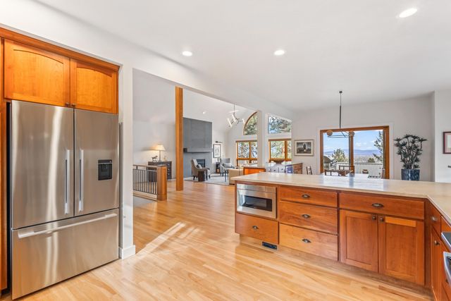 1200 NW Constellation Drive, Bend, OR 97703