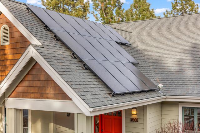 1200 NW Constellation Drive, Bend, OR 97703