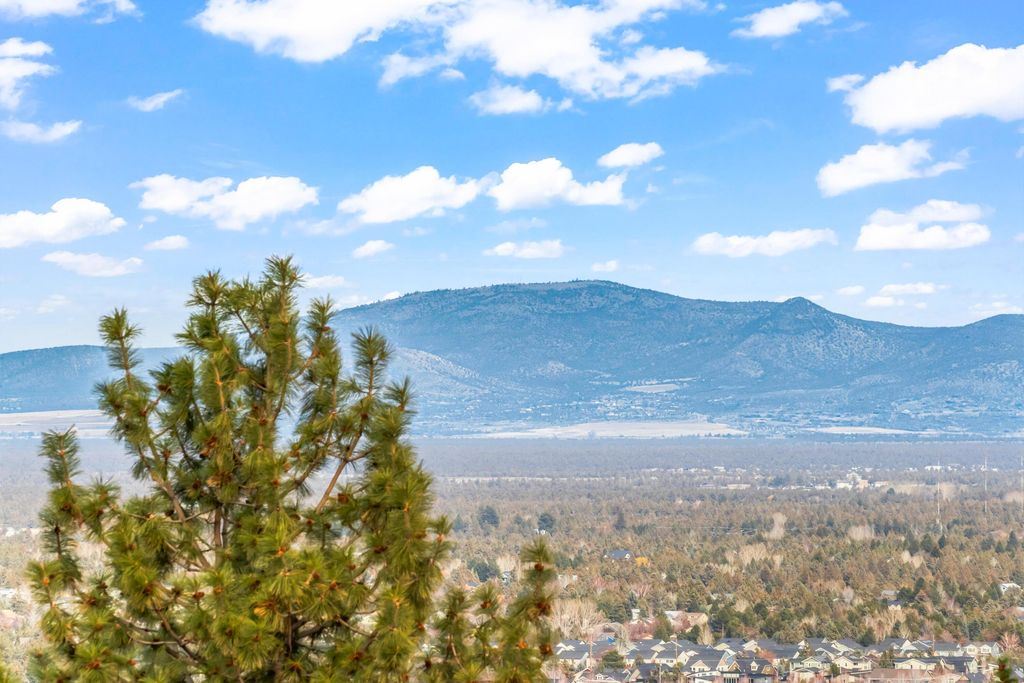 1200 NW Constellation Drive, Bend, OR 97703