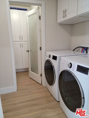 1180 S Bronson Avenue, Los Angeles, CA 90019