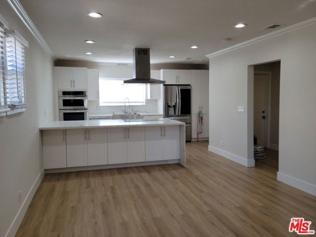 1180 S Bronson Avenue, Los Angeles, CA 90019