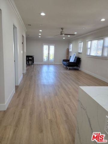 1180 S Bronson Avenue, Los Angeles, CA 90019