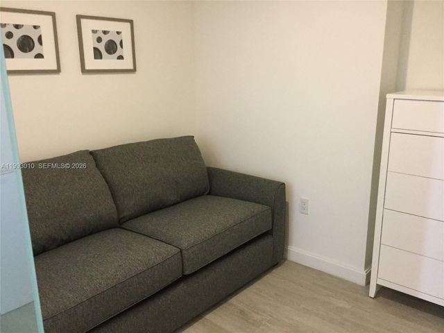 55 SW 9th St 1905, Miami, FL 33130