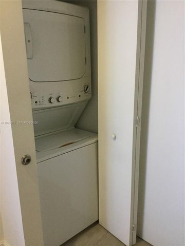 55 SW 9th St 1905, Miami, FL 33130