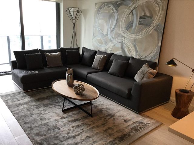 55 SW 9th St 1905, Miami, FL 33130