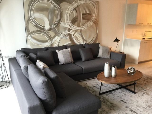 55 SW 9th St 1905, Miami, FL 33130