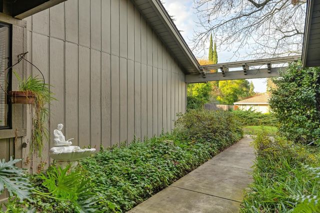 8406 Arbutus Way, Fair Oaks, CA 95628