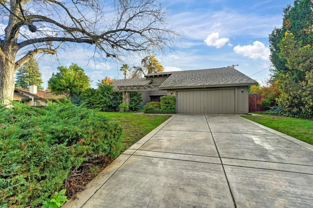 8406 Arbutus Way, Fair Oaks, CA 95628