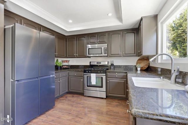 79 E Avenida De Los Arboles, Thousand Oaks, CA 91360