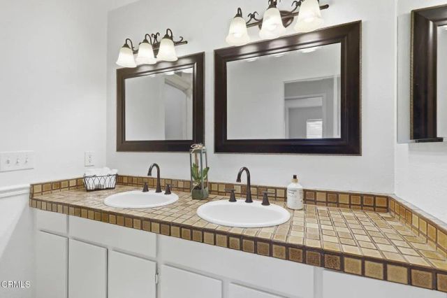 79 E Avenida De Los Arboles, Thousand Oaks, CA 91360