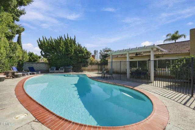 79 E Avenida De Los Arboles, Thousand Oaks, CA 91360