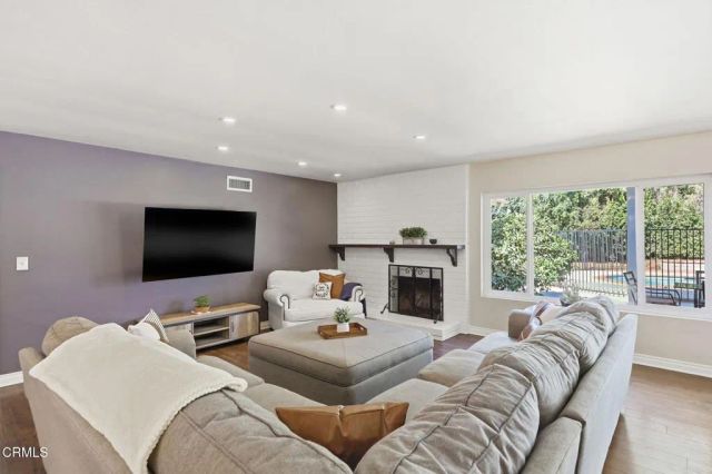 79 E Avenida De Los Arboles, Thousand Oaks, CA 91360