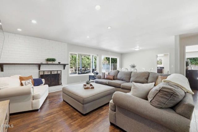 79 E Avenida De Los Arboles, Thousand Oaks, CA 91360