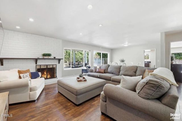 79 E Avenida De Los Arboles, Thousand Oaks, CA 91360