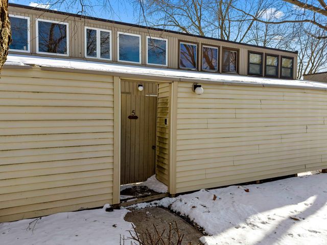 6809 N FROSTWOOD Parkway B5, Peoria, IL 61605