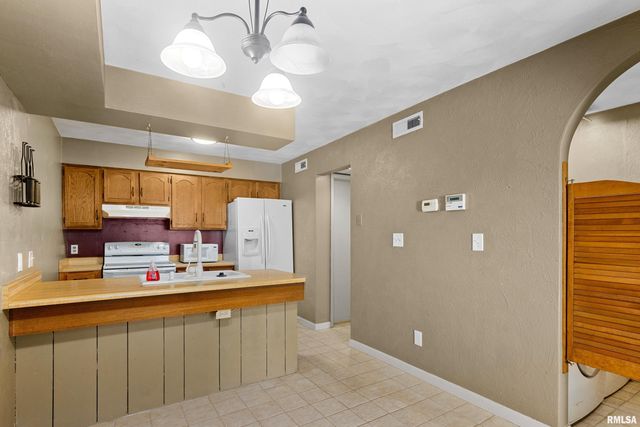 6809 N FROSTWOOD Parkway B5, Peoria, IL 61605