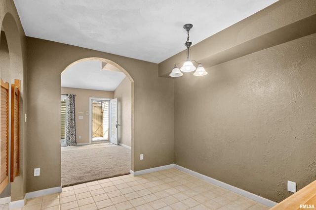 6809 N FROSTWOOD Parkway B5, Peoria, IL 61605