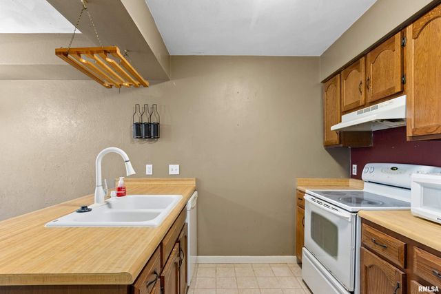 6809 N FROSTWOOD Parkway B5, Peoria, IL 61605