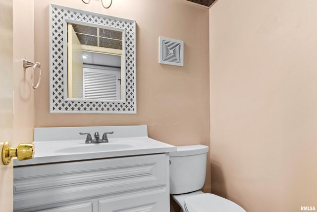 6809 N FROSTWOOD Parkway B5, Peoria, IL 61605