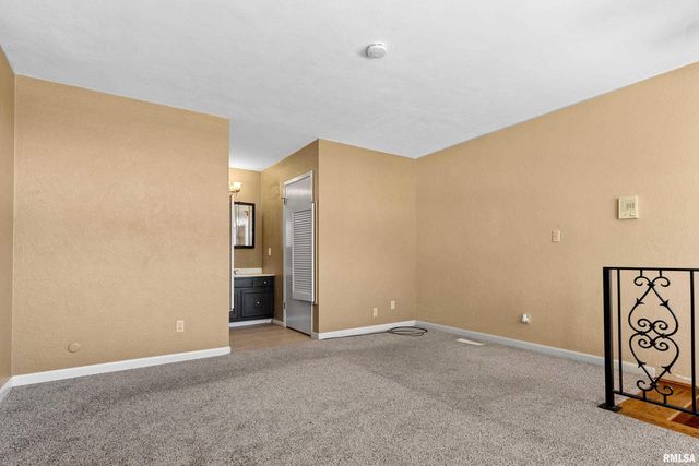 6809 N FROSTWOOD Parkway B5, Peoria, IL 61605