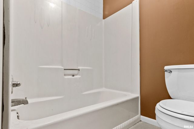 6809 N FROSTWOOD Parkway B5, Peoria, IL 61605