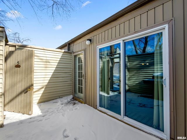 6809 N FROSTWOOD Parkway B5, Peoria, IL 61605